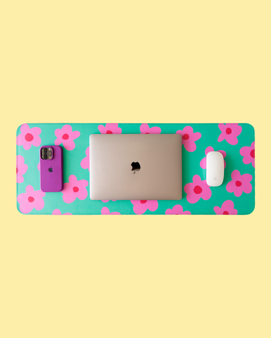 Mat de escritorio "Entre flores"