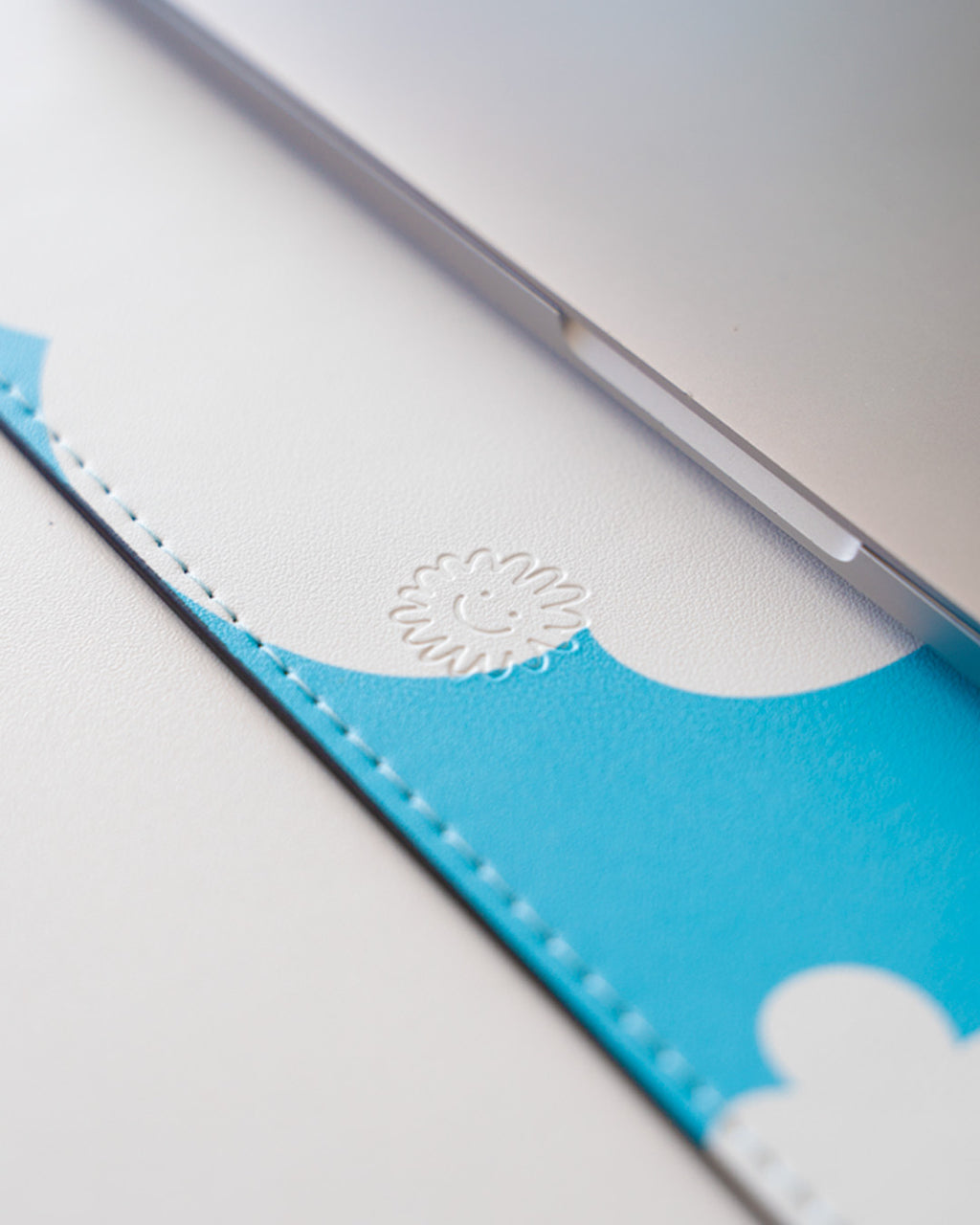 Mat de escritorio "Cielito en calma"