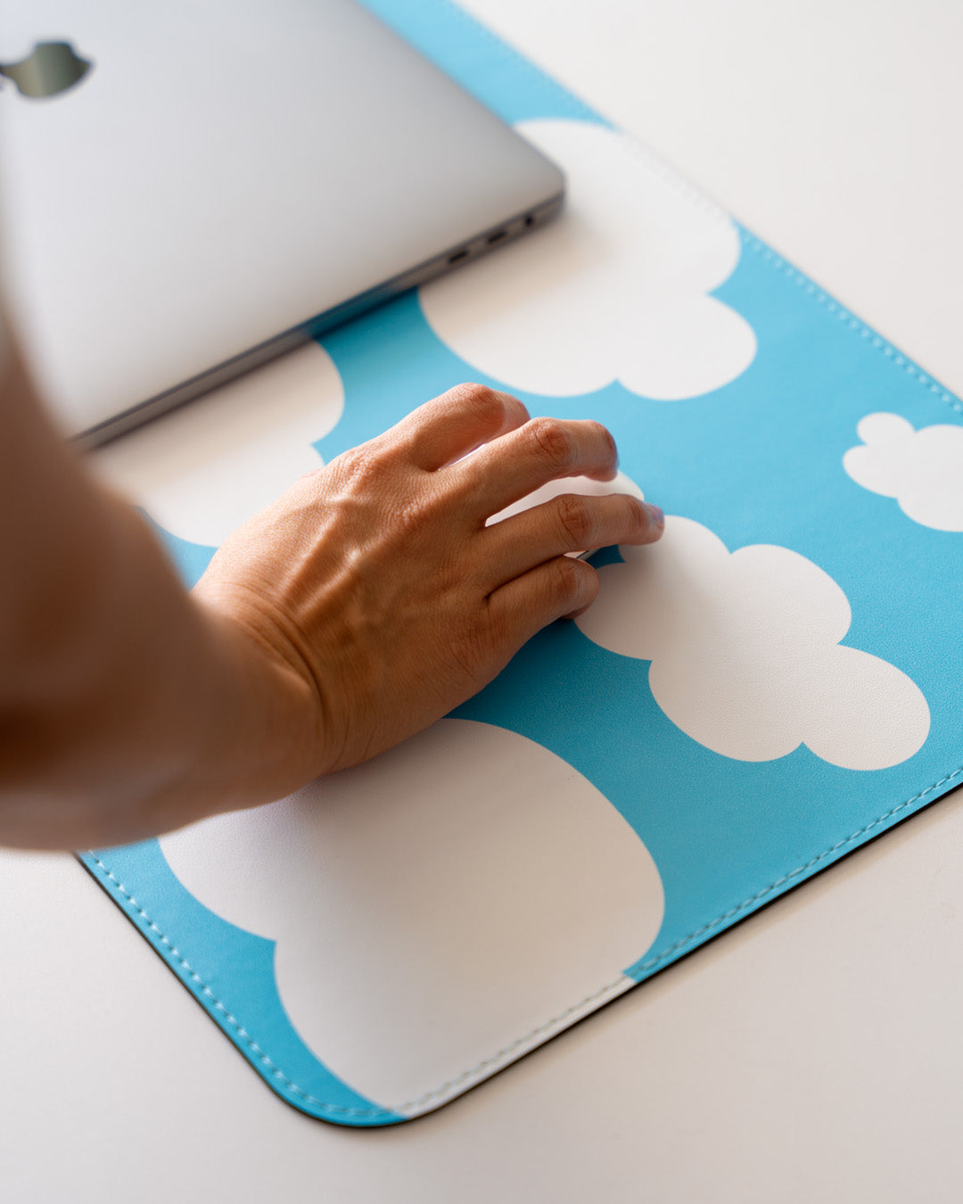 Mat de escritorio "Cielito en calma"